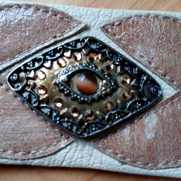 Leather Rock Beige Leather Belt - Picture 7 of 9